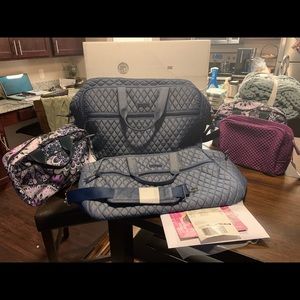 LARGE LOT OF NEW UNUSED VERA BRADLEY TRAVEL BAGS
